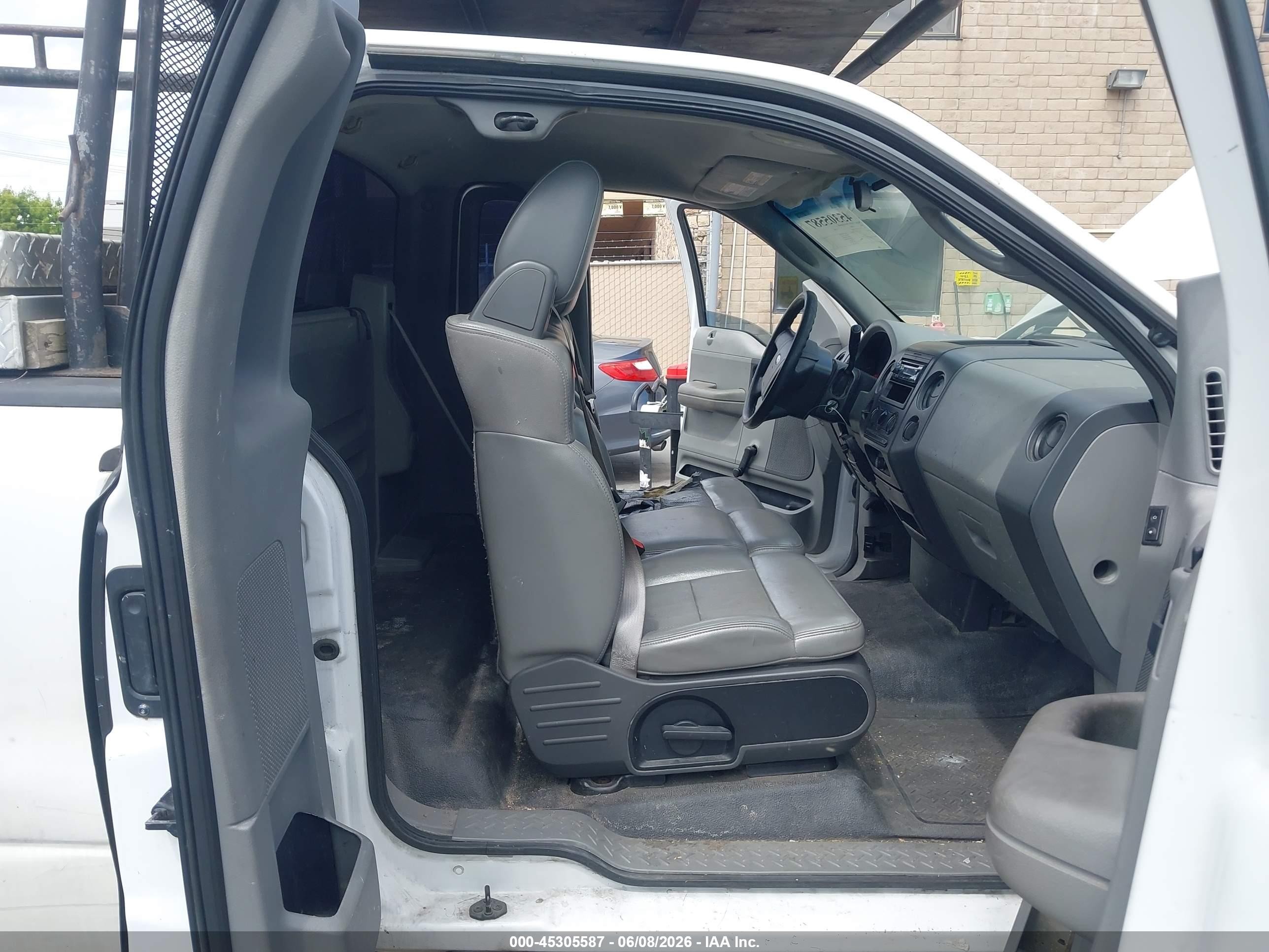 2005 Ford F-150 Xl/xlt White vin: 1FTVF12505NC10465