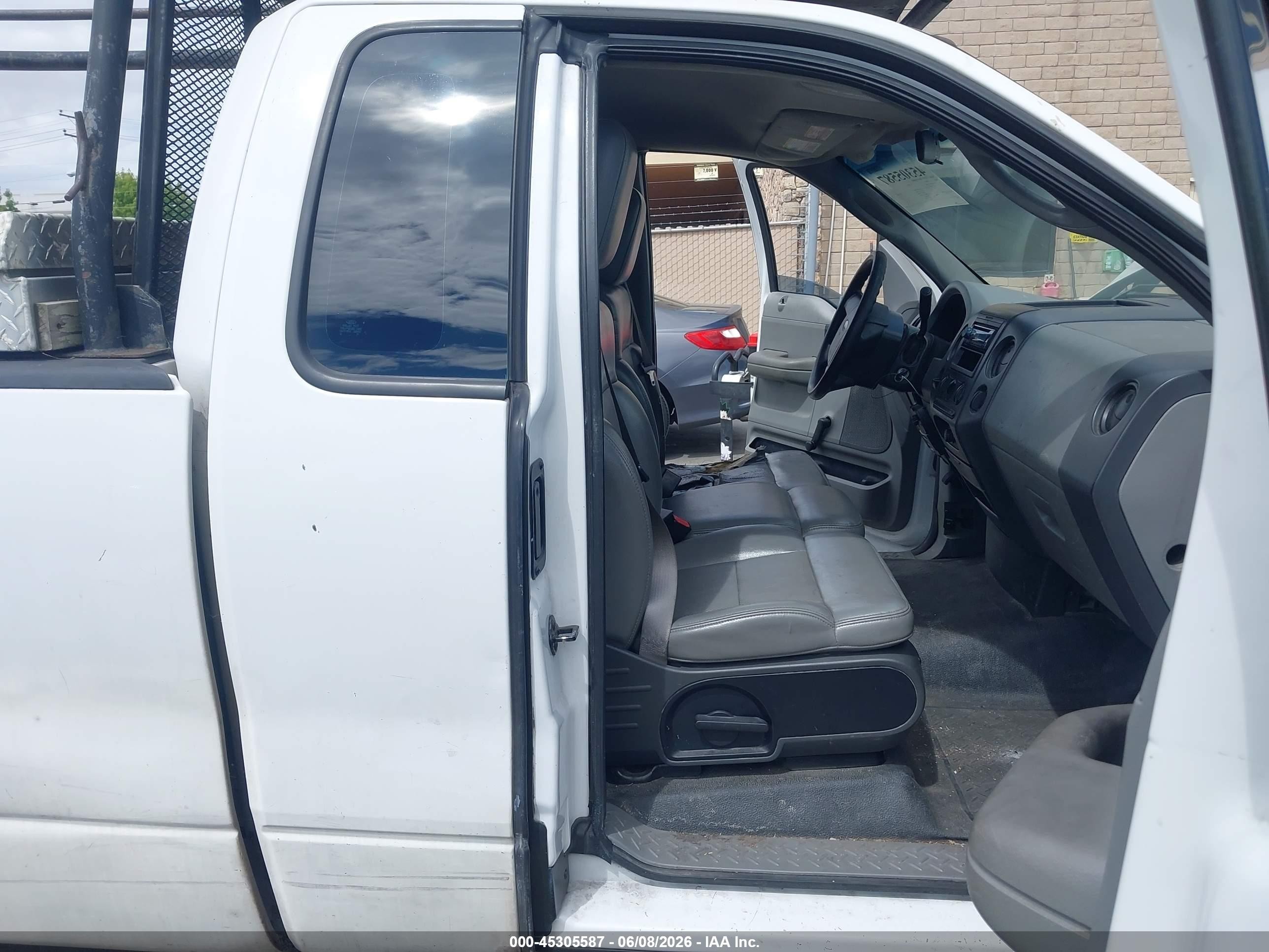 2005 Ford F-150 Xl/xlt White vin: 1FTVF12505NC10465