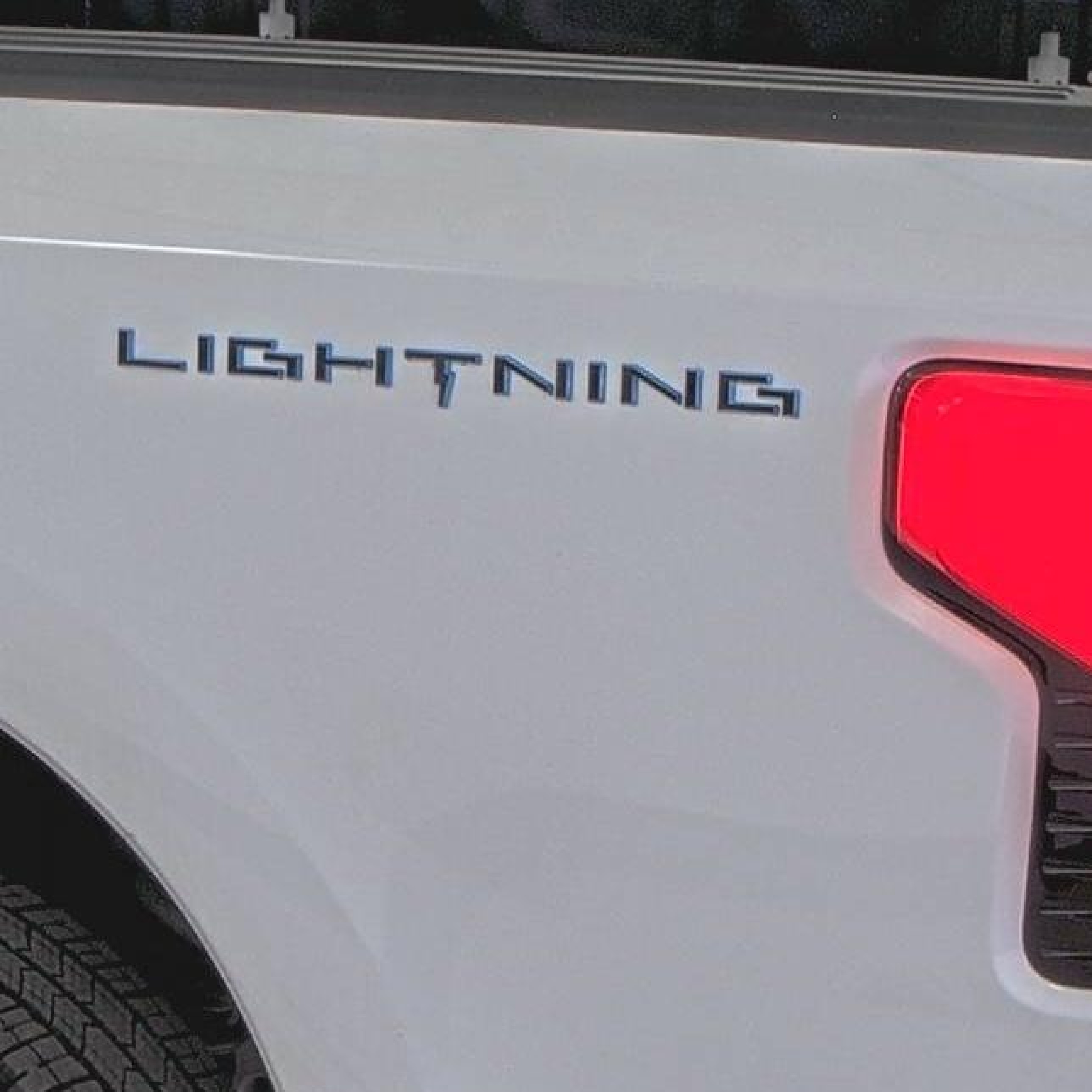 2022 Ford F-150 Lightning Pro vin: 1FTVW1EL5NWG11725