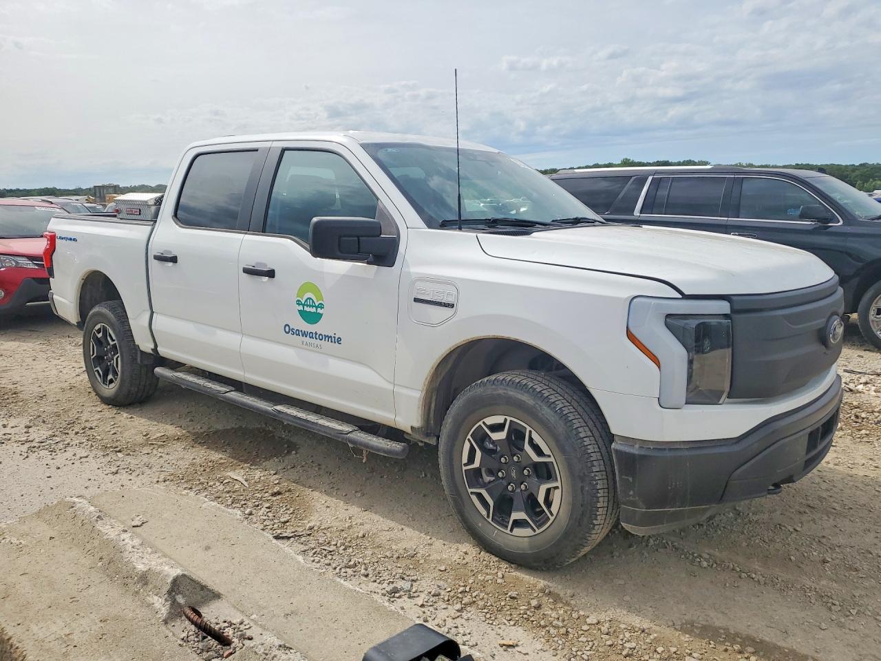 2023 Ford F150 Lightning Pro White vin: 1FTVW1EL7PWG32241