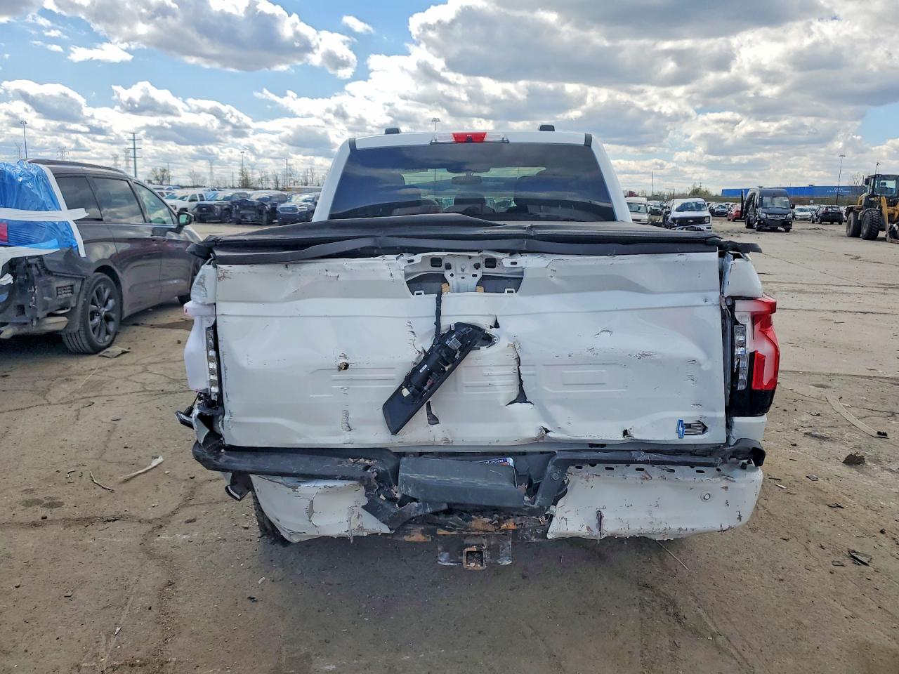 2025 Ford F150 Lightning Xlt White vin: 1FTVW3LK7SWG15843