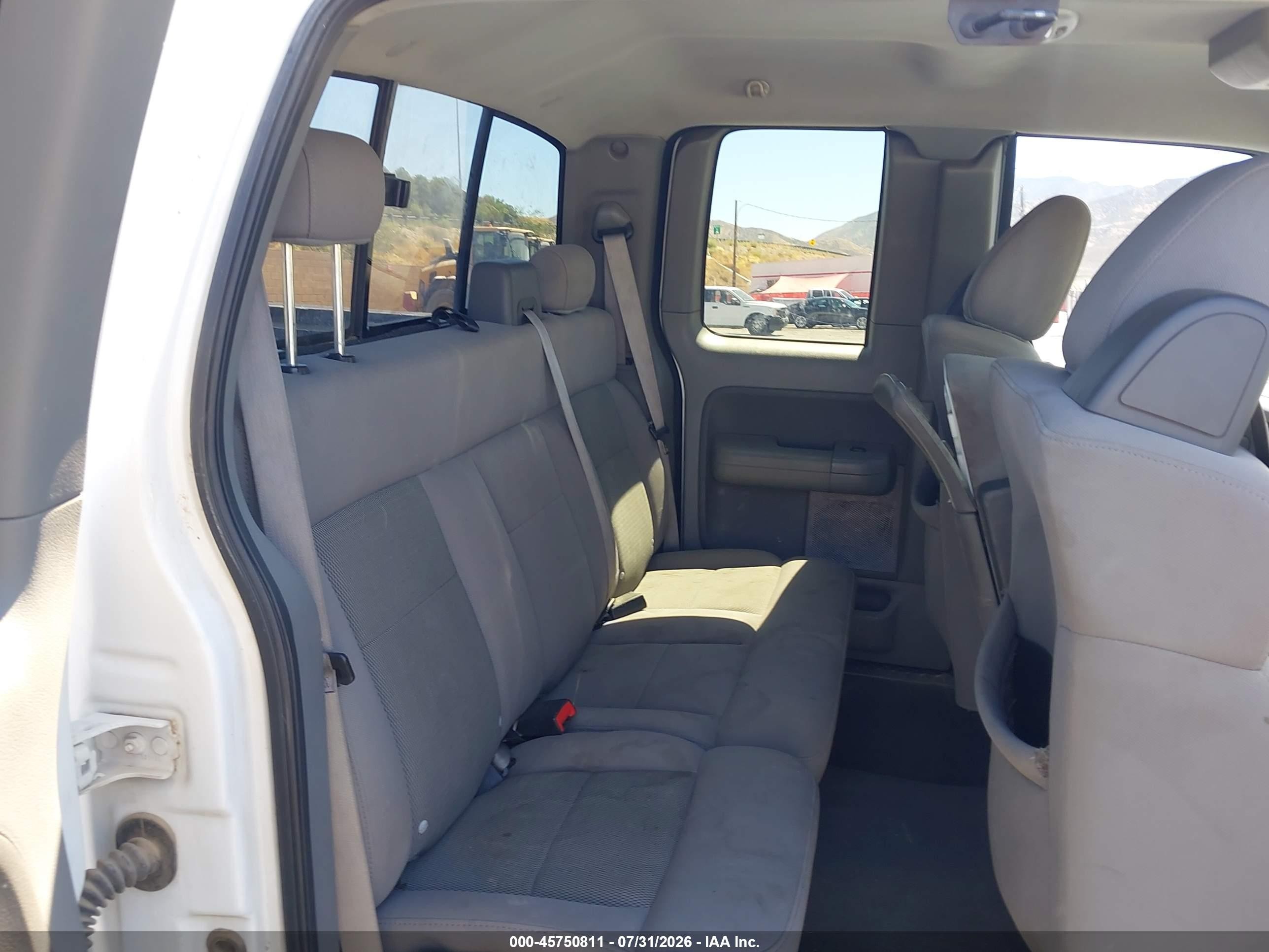 2005 Ford F-150 Lariat/xl/xlt White vin: 1FTVX125X5NC01916