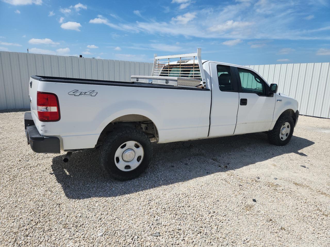 2007 Ford F150 White vin: 1FTVX14577NA37069 Damage: Right Bed Side, Heavy Scratch, 3 To 4 Inches