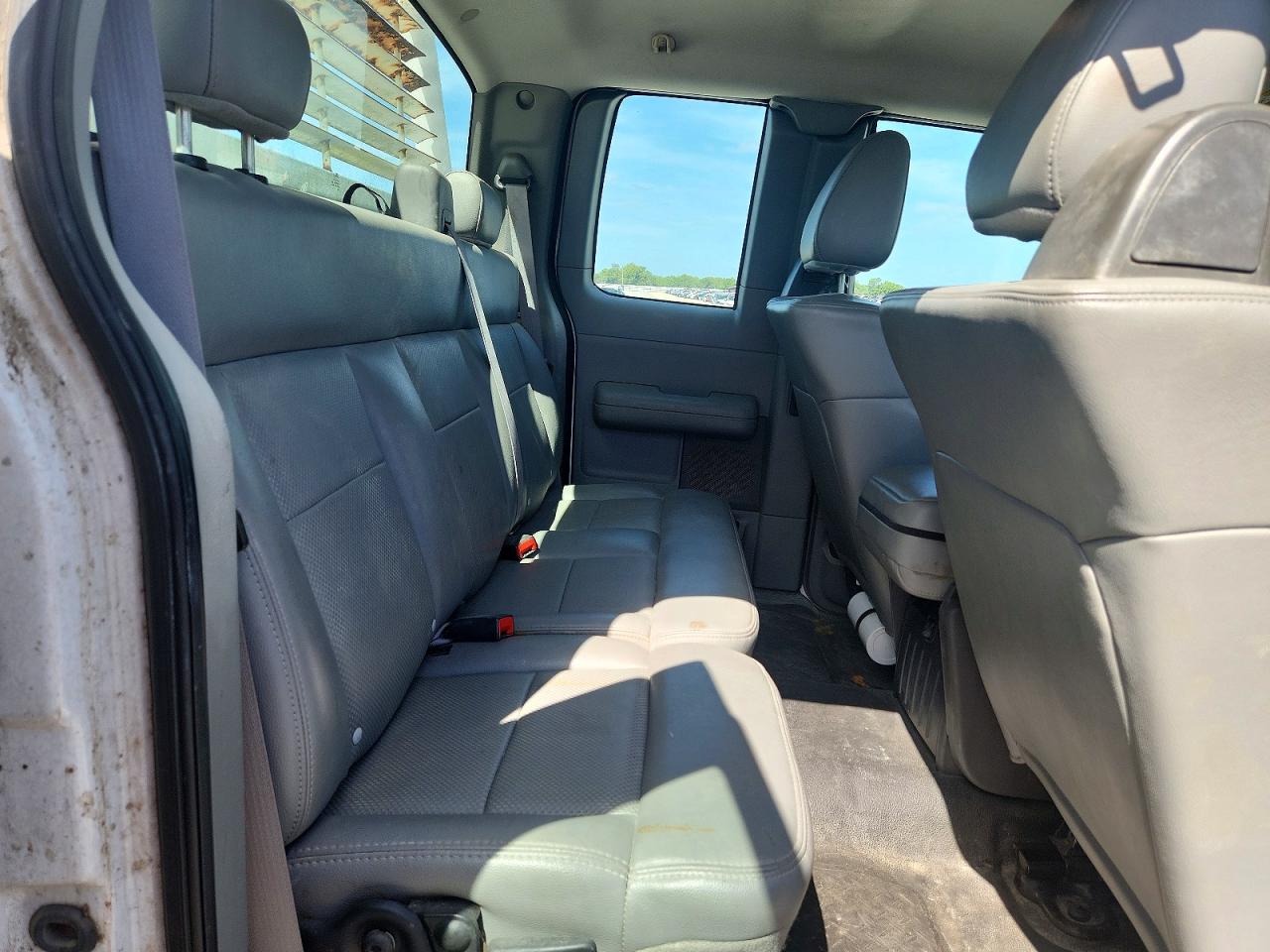 2007 Ford F150 White vin: 1FTVX14577NA37069