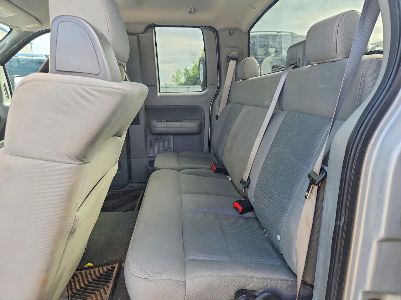 2007 Ford F150 Silver vin: 1FTVX14577NA48413