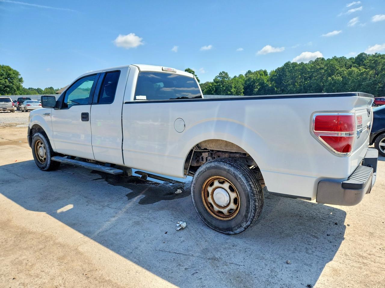 2011 Ford F150 Super Cab White vin: 1FTVX1CF3BKD98285
