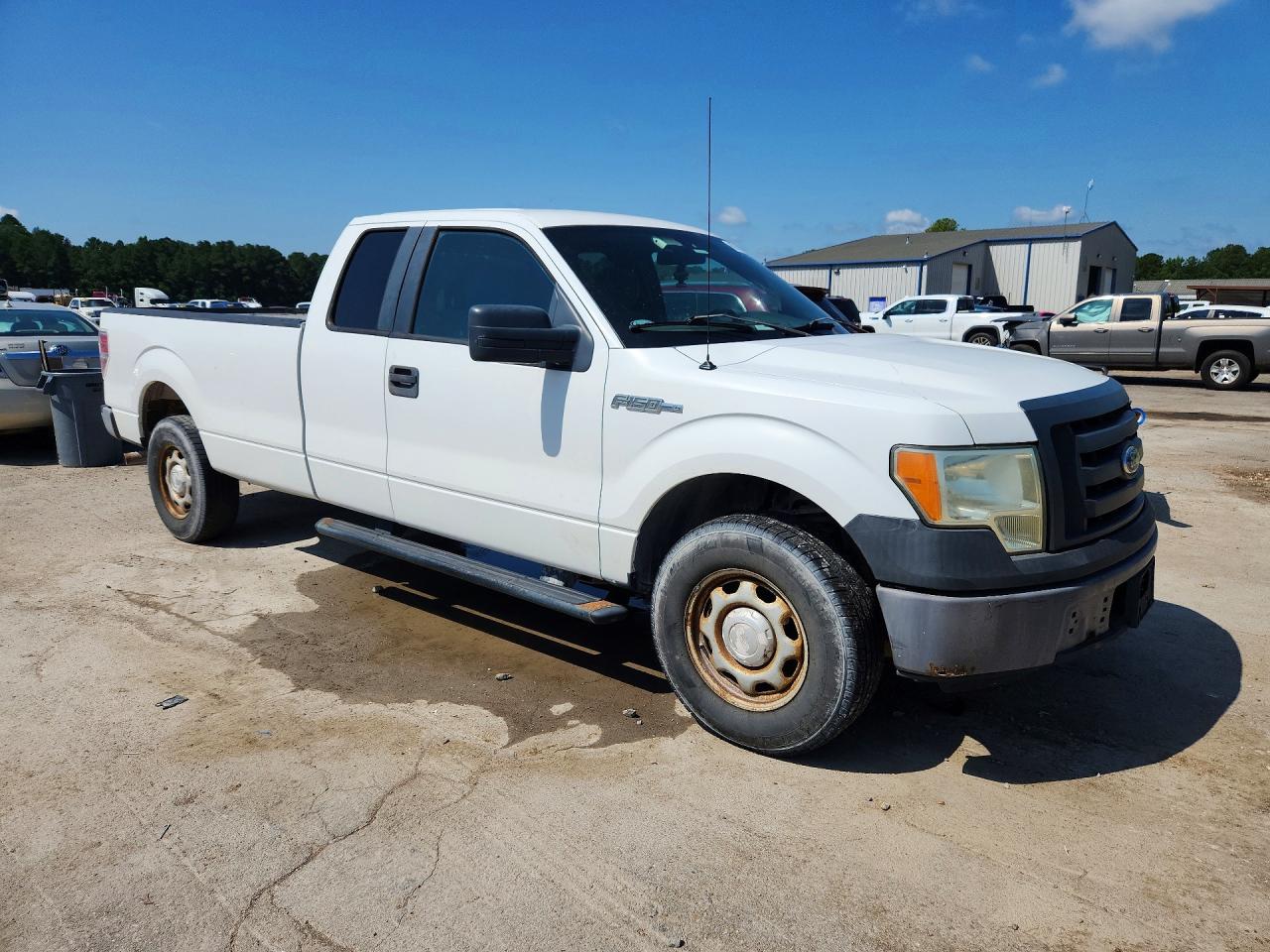 2011 Ford F150 Super Cab White vin: 1FTVX1CF3BKD98285