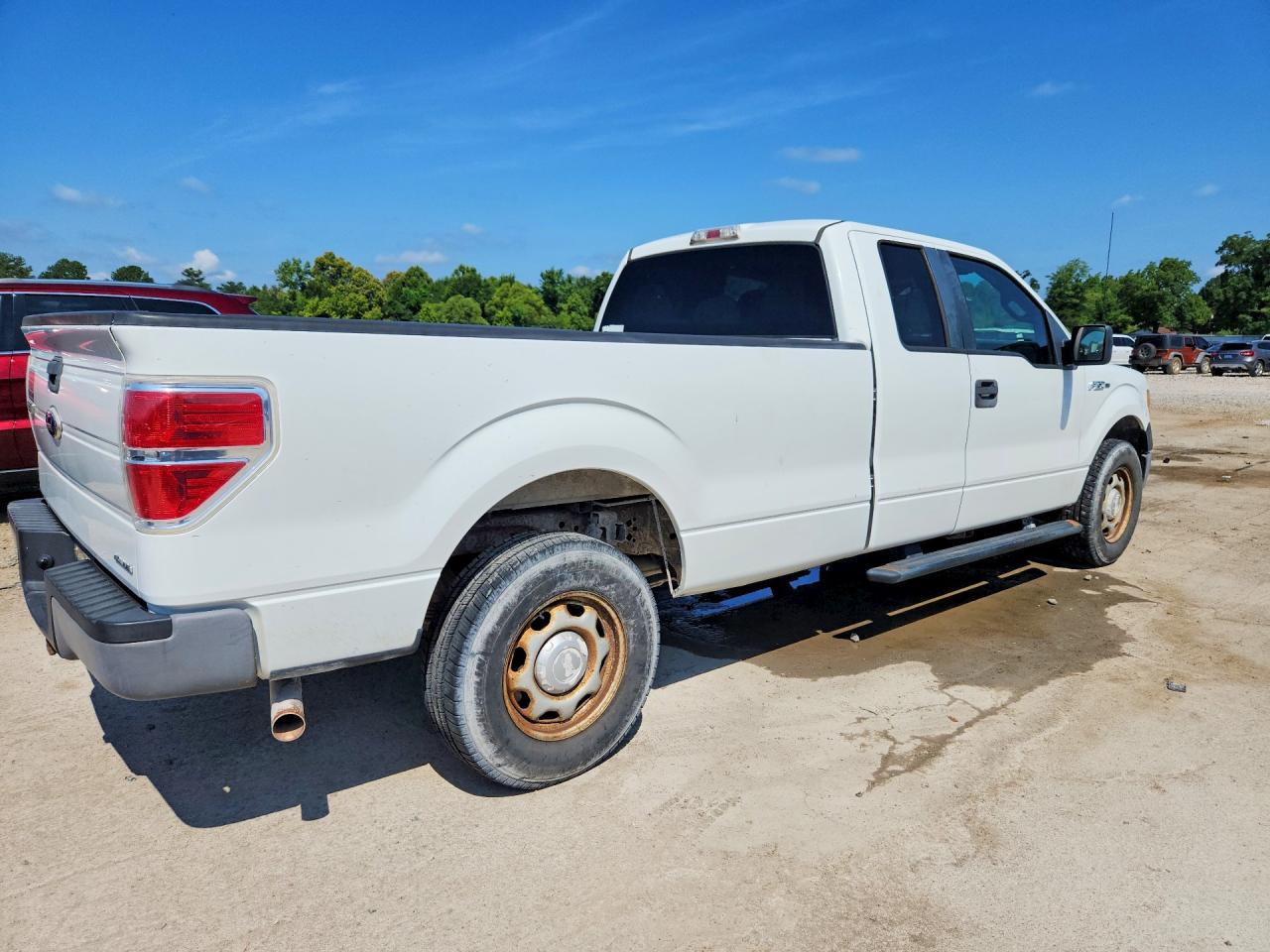 2011 Ford F150 Super Cab White vin: 1FTVX1CF3BKD98285