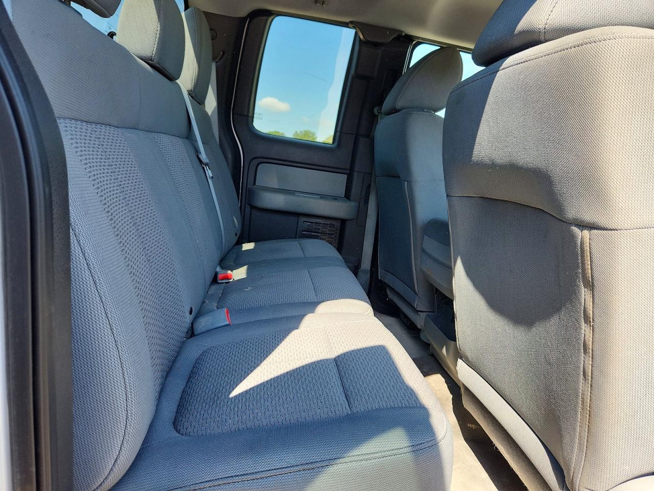 2011 Ford F150 Super Cab White vin: 1FTVX1CF3BKD98285