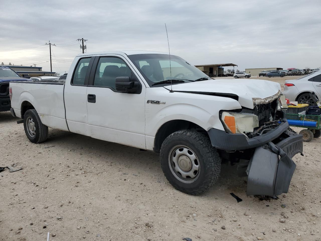2014 Ford F150 Super Cab White vin: 1FTVX1CF9EKD82533