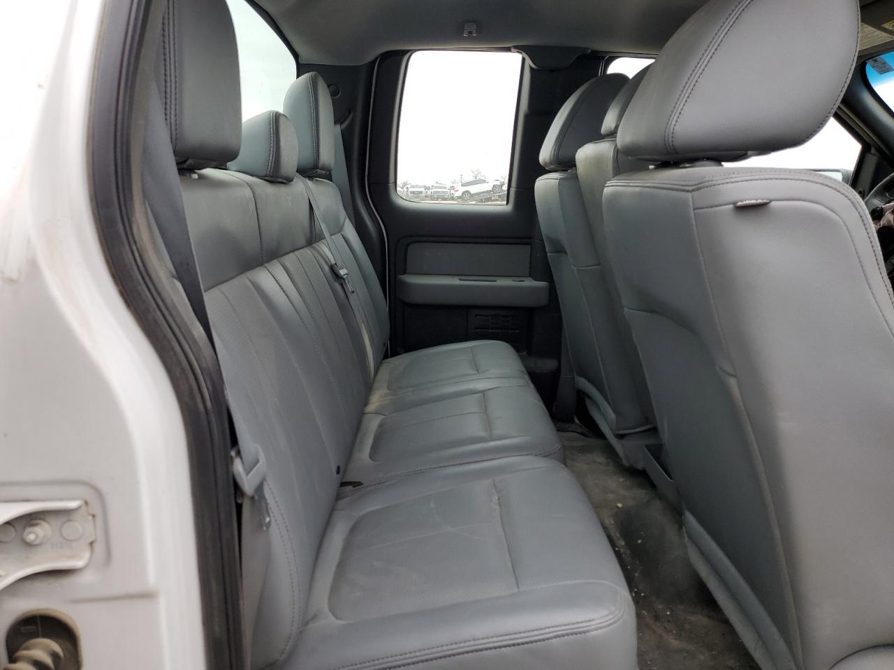 2014 Ford F150 Super Cab White vin: 1FTVX1CF9EKD82533