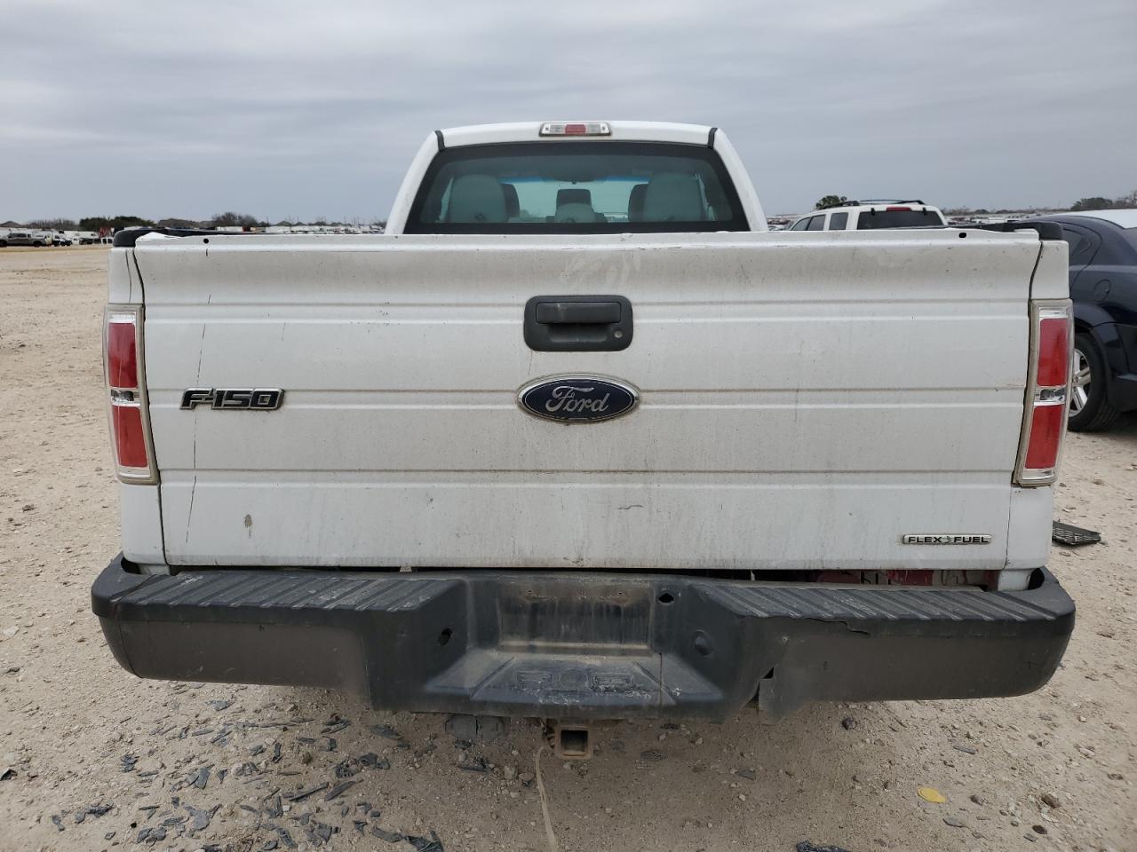 2014 Ford F150 Super Cab White vin: 1FTVX1CF9EKD82533