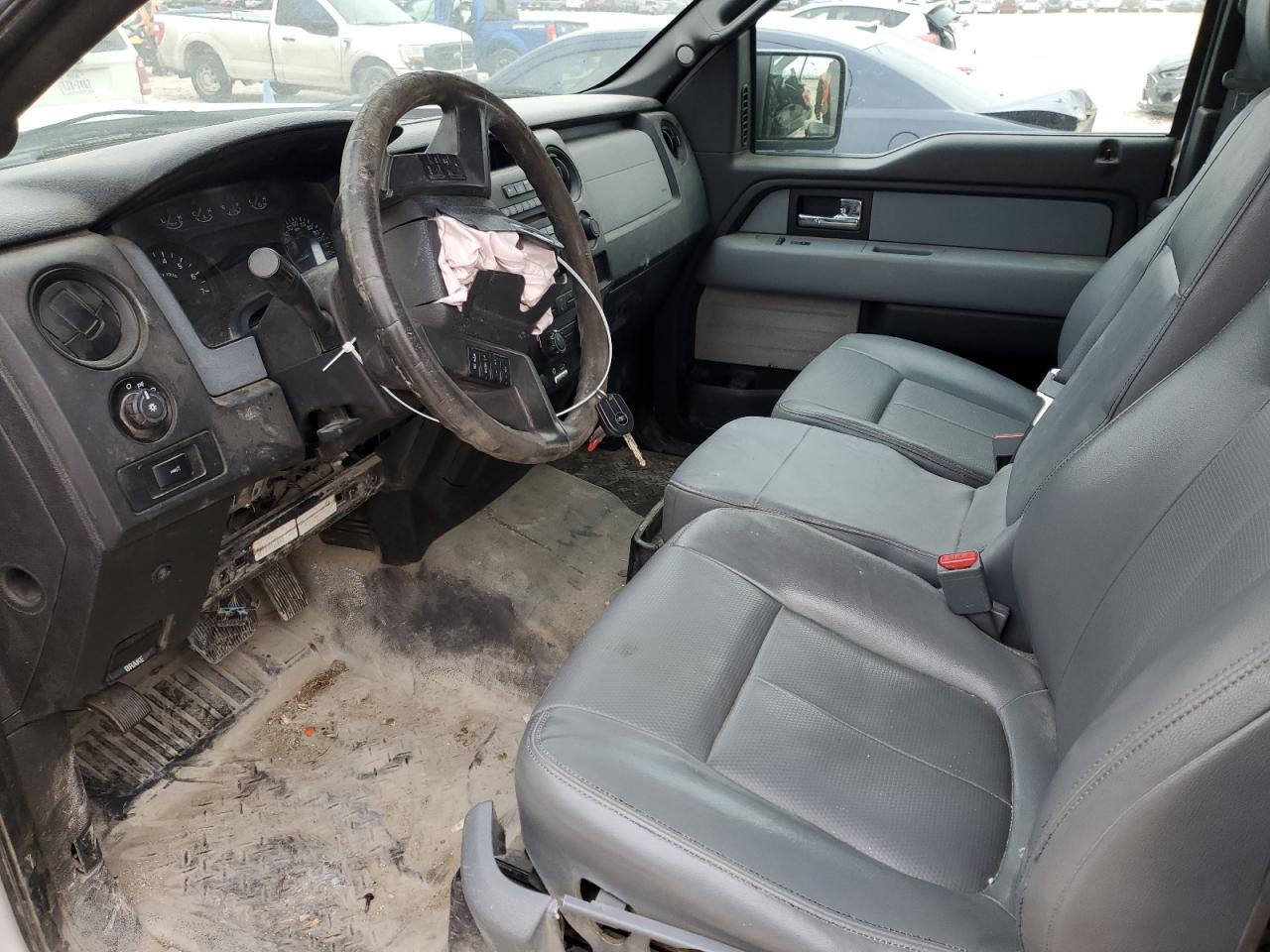 2014 Ford F150 Super Cab White vin: 1FTVX1CF9EKD82533