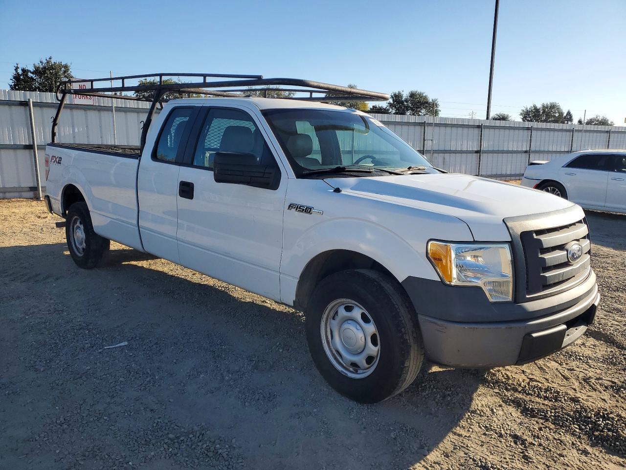 2010 Ford F150 Super Cab White vin: 1FTVX1CV2AKE47482