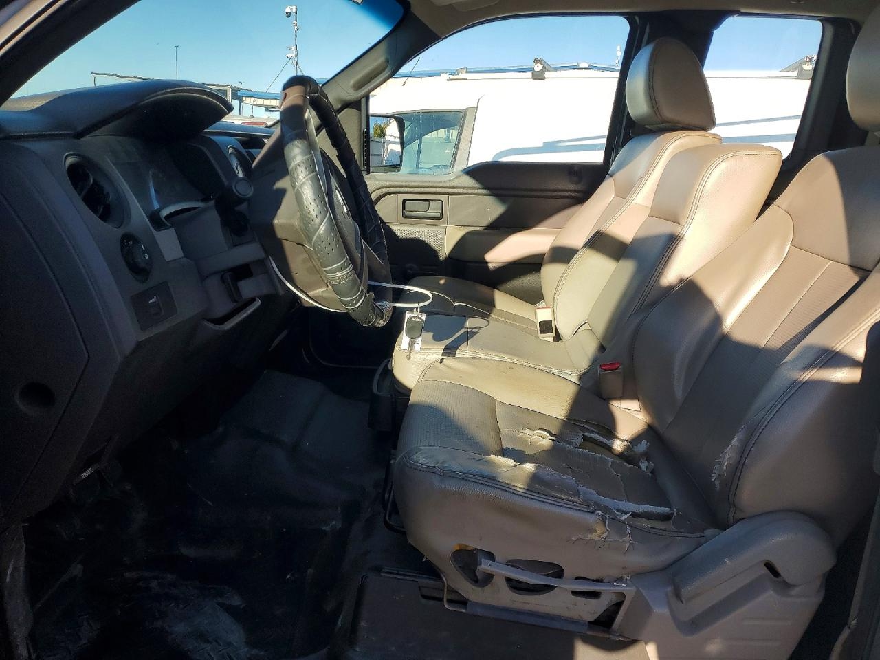 2010 Ford F150 Super Cab White vin: 1FTVX1CV2AKE47482