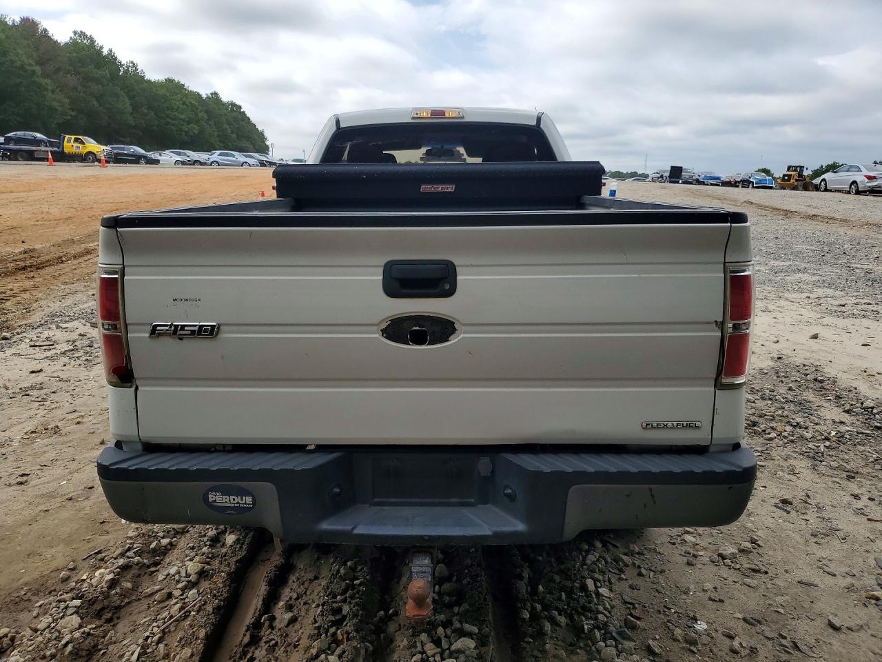 2010 Ford F150 Super Cab White vin: 1FTVX1CV3AKE18539