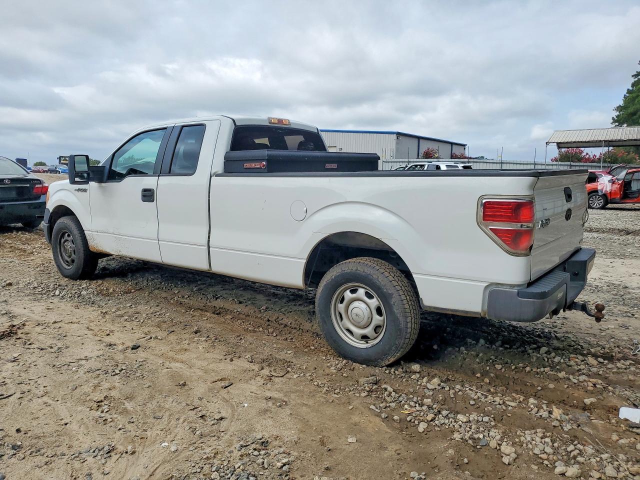 2010 Ford F150 Super Cab White vin: 1FTVX1CV3AKE18539
