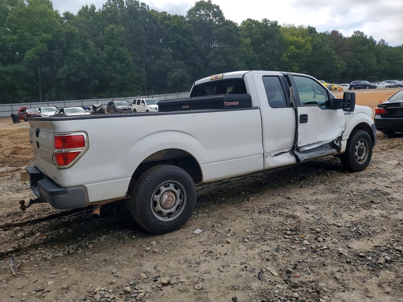 2010 Ford F150 Super Cab White vin: 1FTVX1CV3AKE18539
