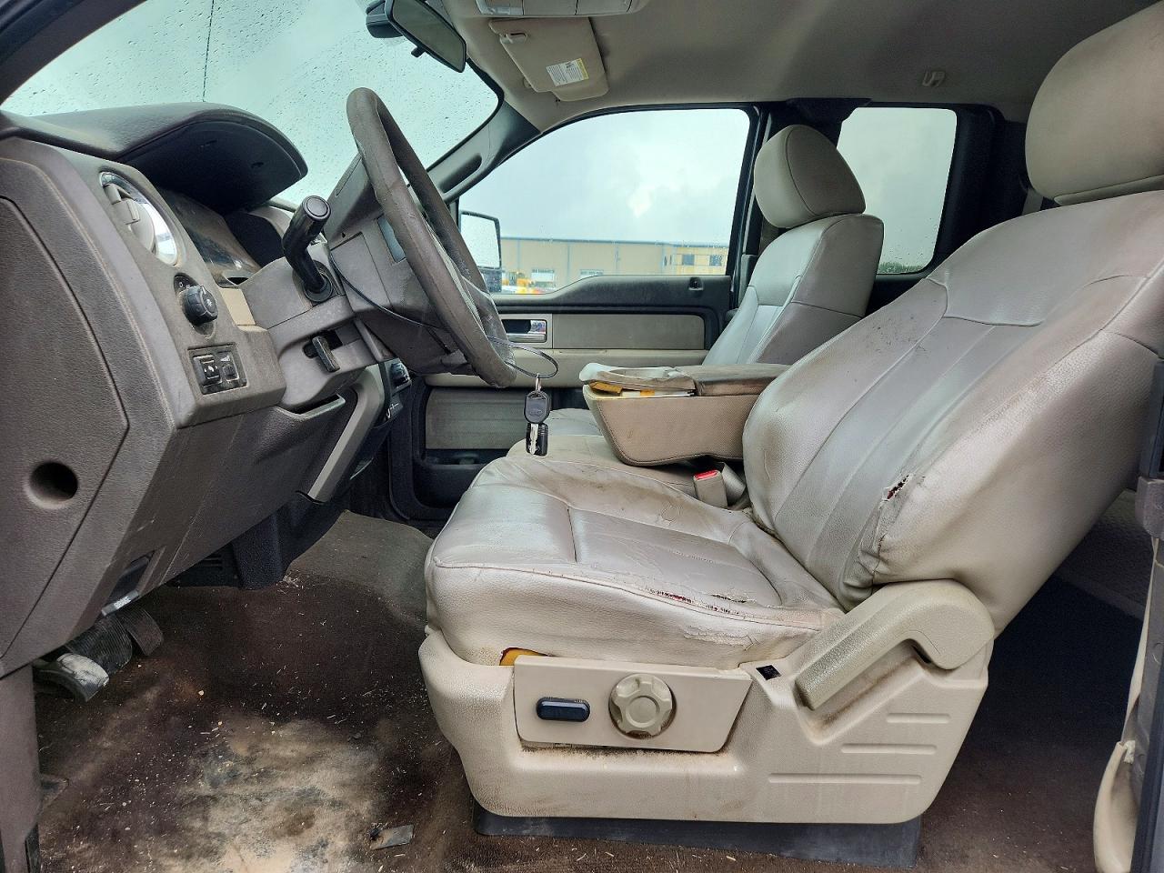 2010 Ford F150 Super Cab Белый vin: 1FTVX1CVXAKC18693