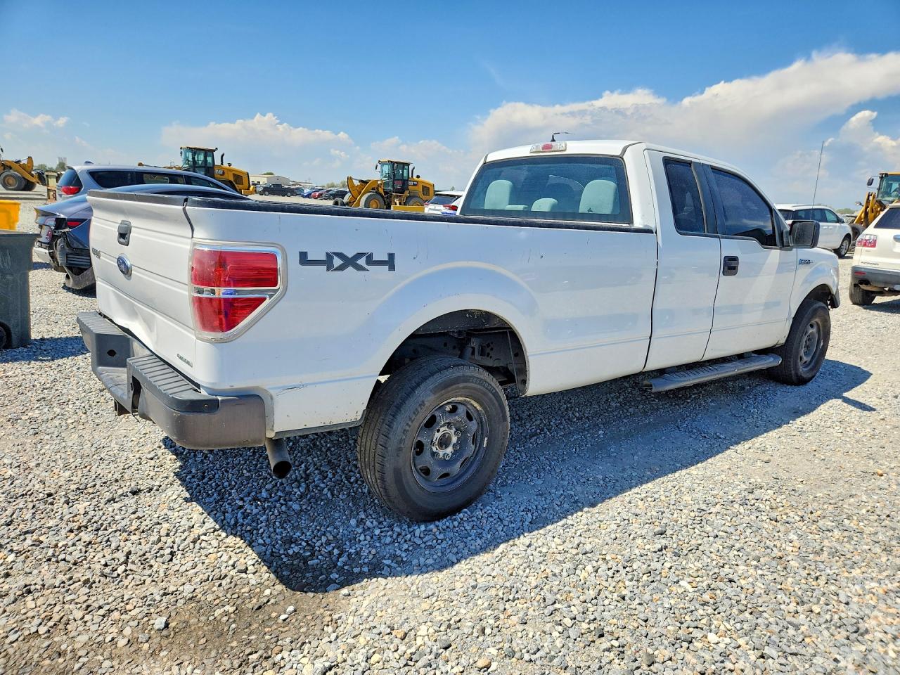 2013 Ford F150 Super Cab White vin: 1FTVX1EF5DKF95586