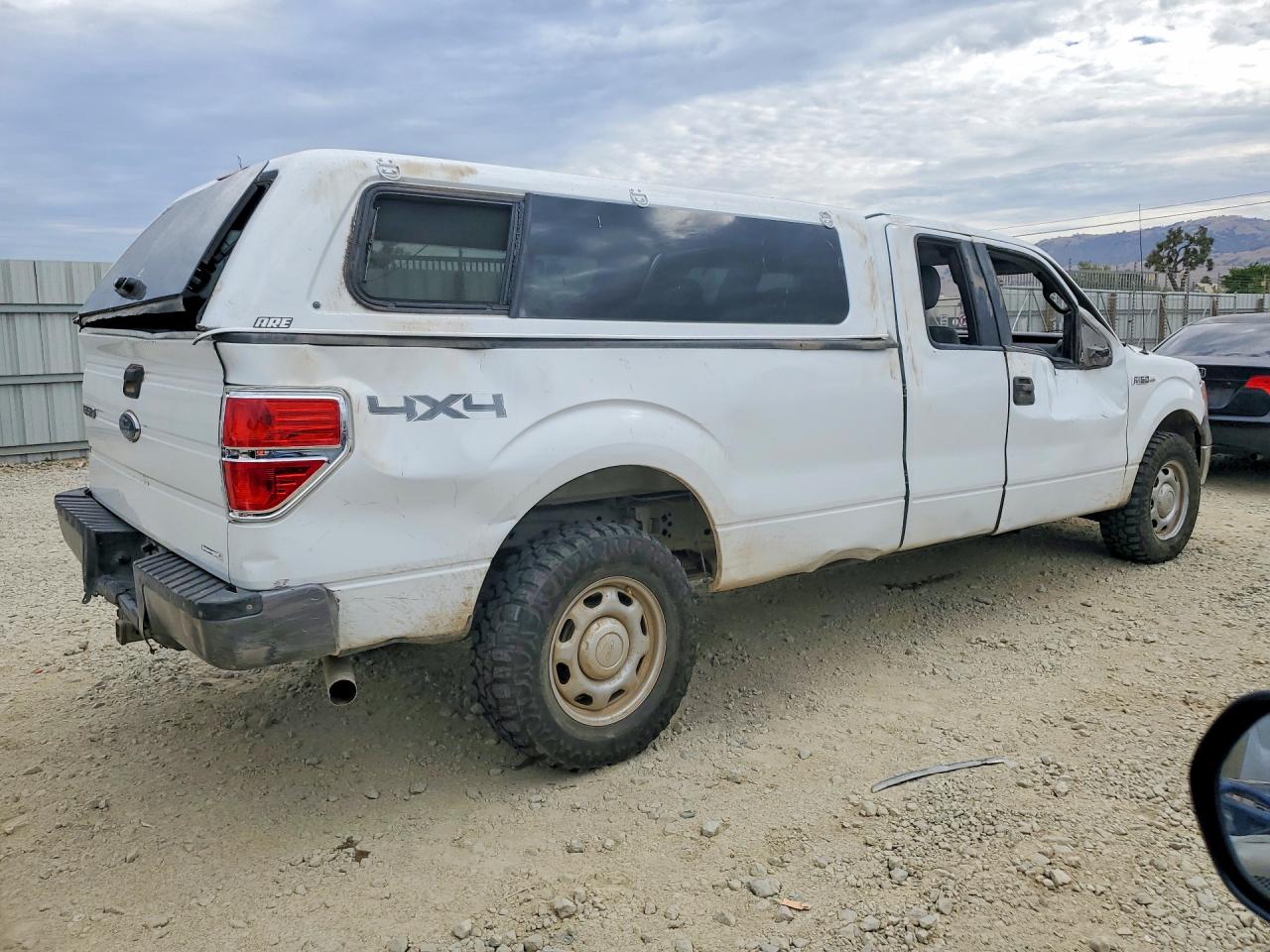 2012 Ford F150 Super Cab White vin: 1FTVX1EF9CKE37301