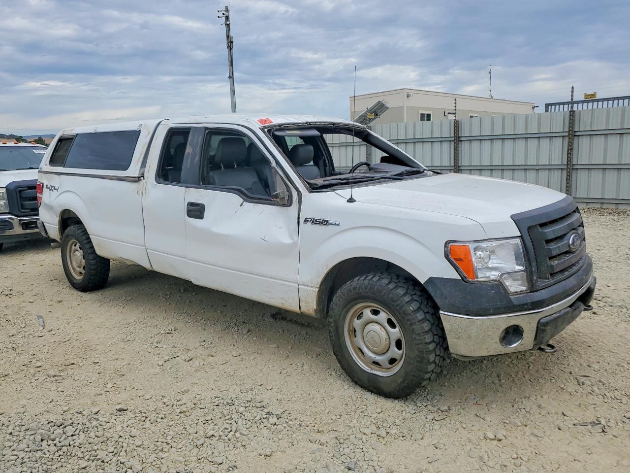 2012 Ford F150 Super Cab White vin: 1FTVX1EF9CKE37301