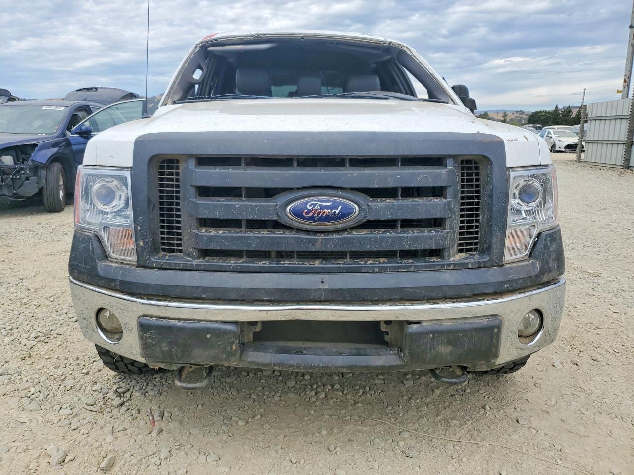 2012 Ford F150 Super Cab White vin: 1FTVX1EF9CKE37301