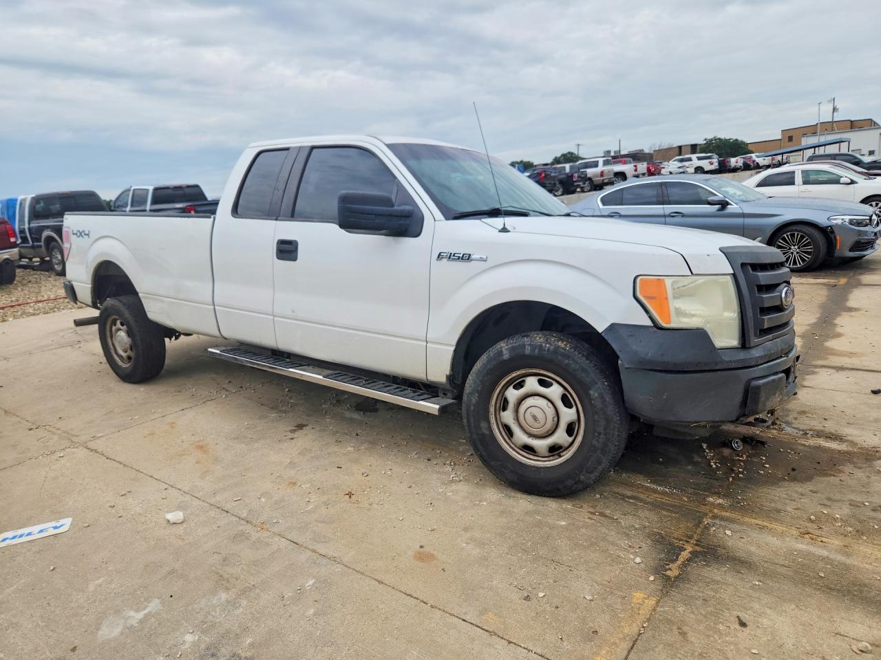 2011 Ford F150 Super Cab White vin: 1FTVX1EFXBKD63093