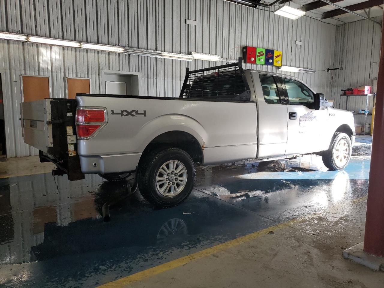 2014 Ford F150 Super Cab Silver vin: 1FTVX1ET5EKF17347 Damage: Right Bed Side, Rust, 3 To 4 Inches