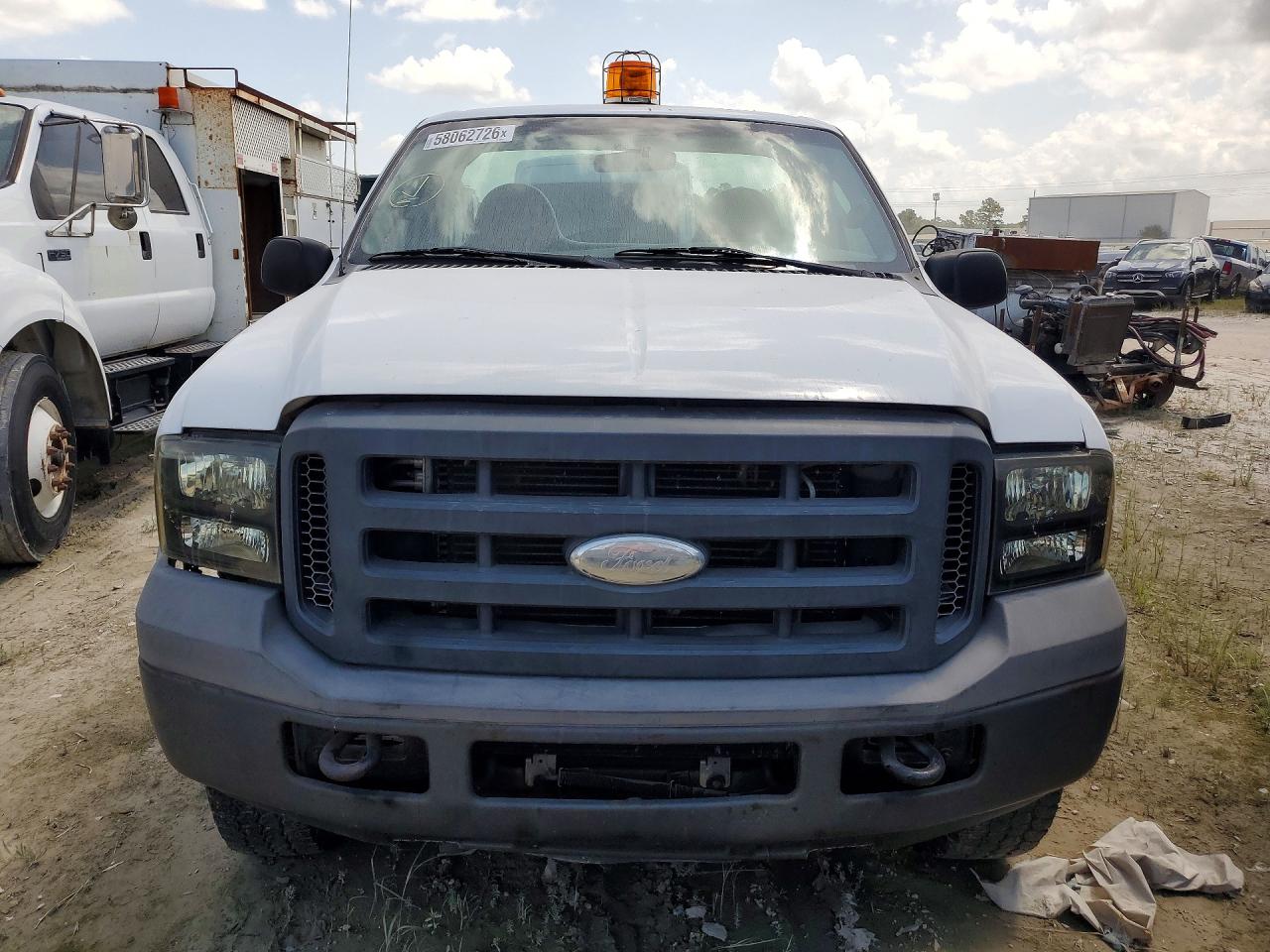 2005 Ford F350 Srw Super Duty Белый vin: 1FTWF31505ED06811