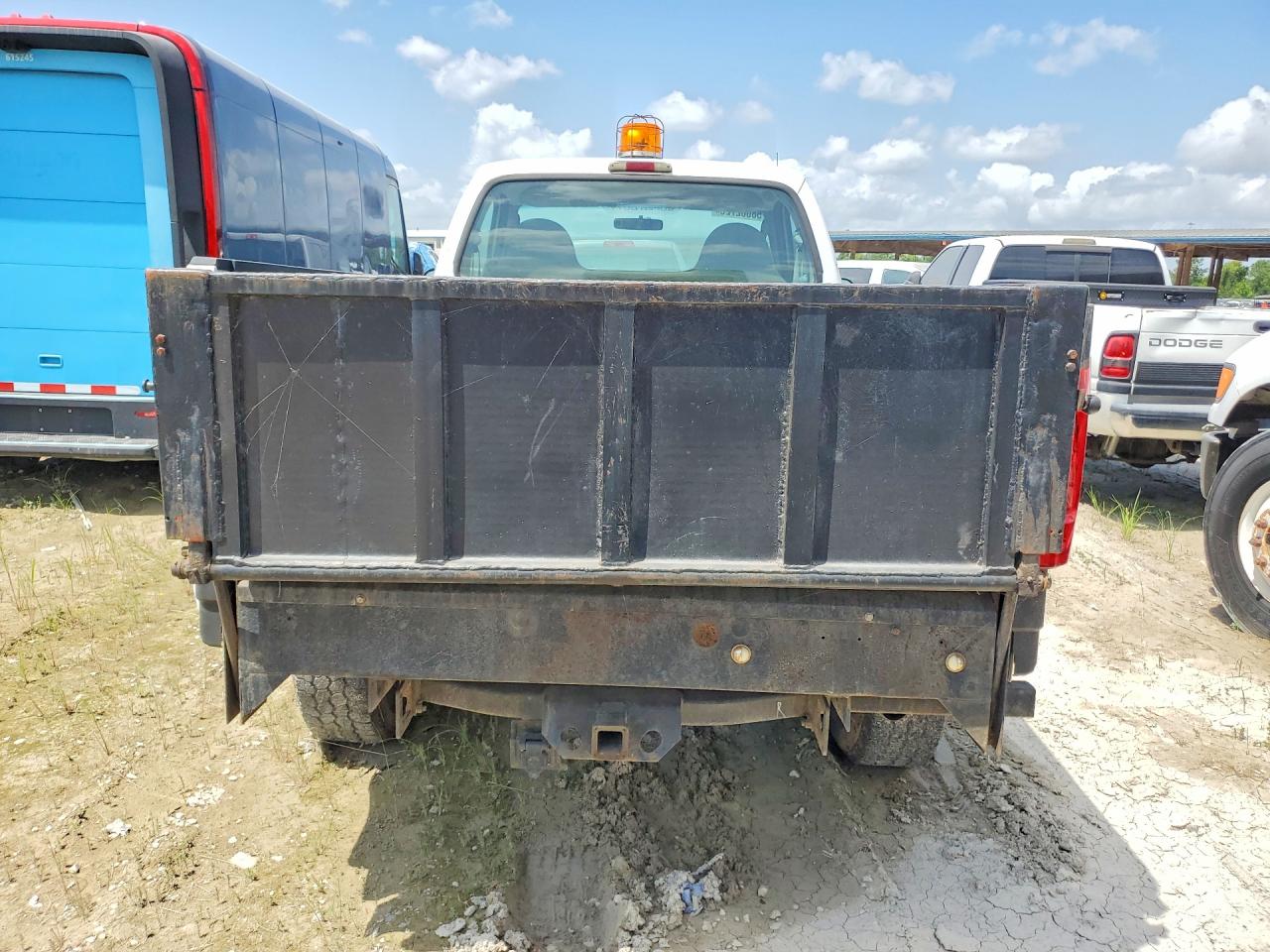 2005 Ford F350 Srw Super Duty Белый vin: 1FTWF31505ED06811