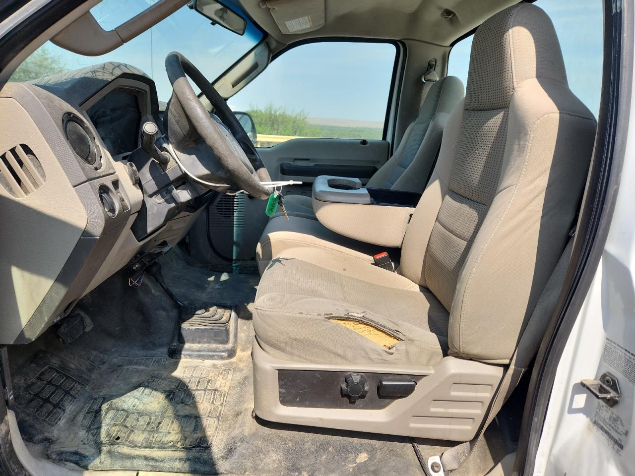 2008 Ford F350 Srw Super Duty White vin: 1FTWF31Y98EE47200 Damage: Left Front Seat Cushion, Torn, > 12 Inches