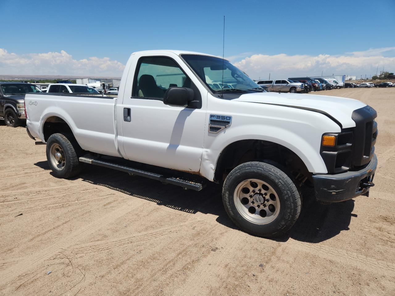 2008 Ford F350 Srw Super Duty White vin: 1FTWF31Y98EE47200 Damage: Right Front Door, Dent(S) W/ Paint Dmg, 1 To 2 Inches