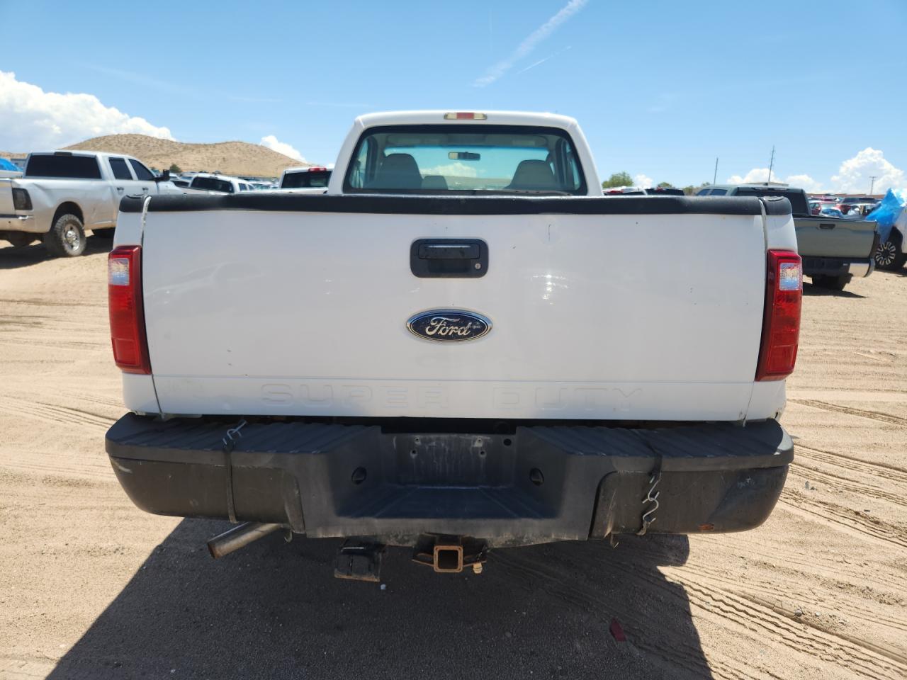 2008 Ford F350 Srw Super Duty White vin: 1FTWF31Y98EE47200 Damage: Tailgate, Dent(S) W/ Paint Dmg, 1 To 2 Inches
