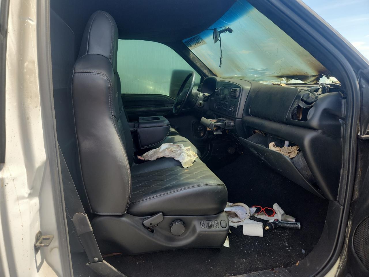 2002 Ford F350 Super Duty White vin: 1FTWF32F32ED01301