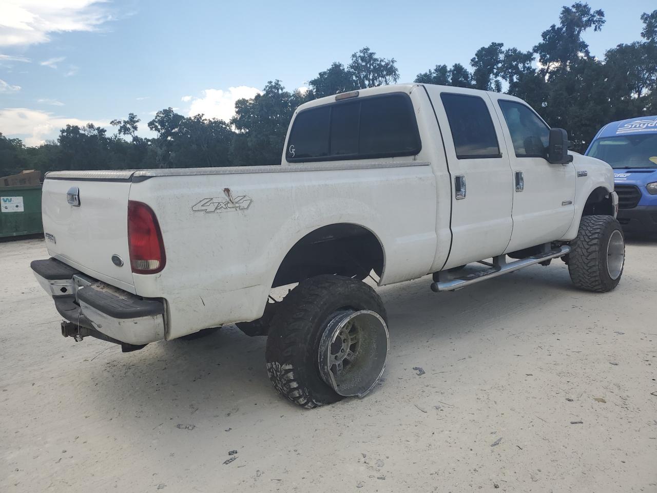 2006 Ford F350 Srw Super Duty White vin: 1FTWW31PX6ED88842 Damage: Right Bed Side, Multiple Scratches Heavy, 4