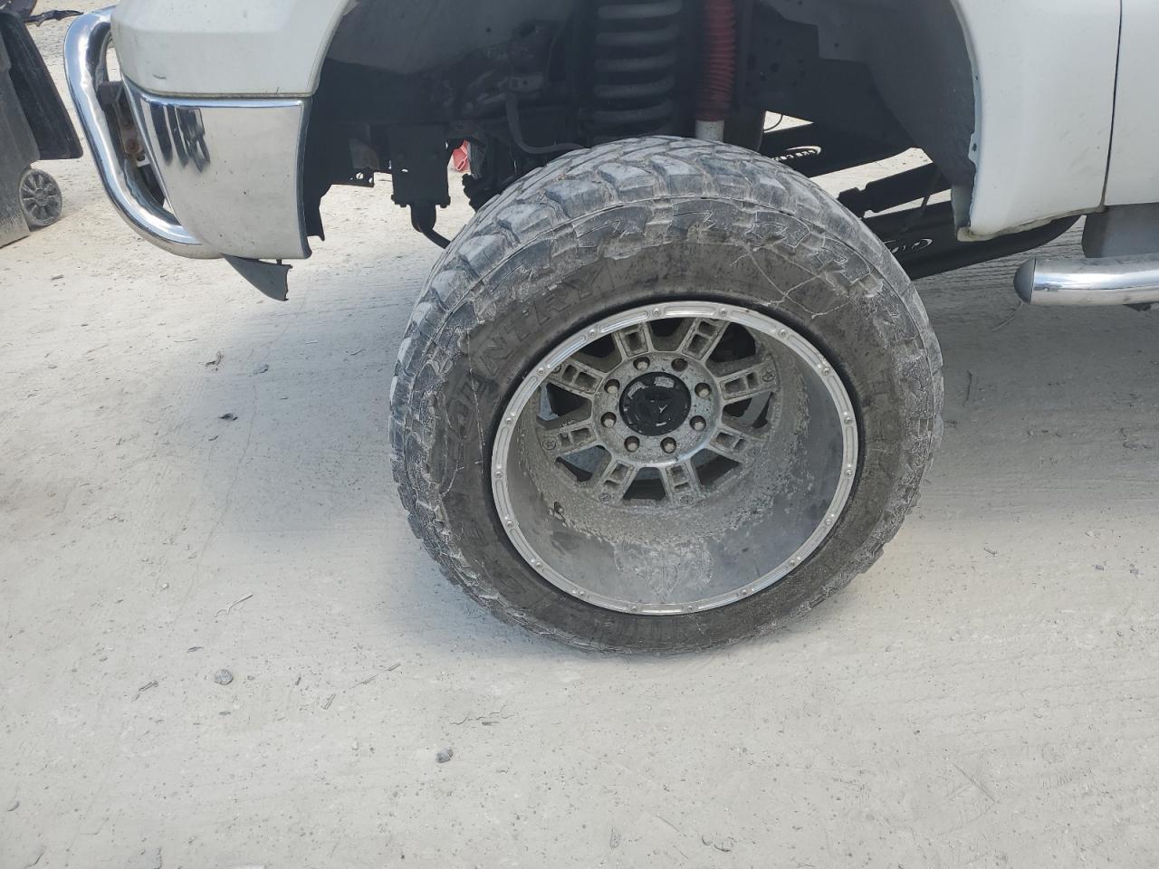 2006 Ford F350 Srw Super Duty White vin: 1FTWW31PX6ED88842 Damage: Left Front Wheel, Aftermarket, Acceptable