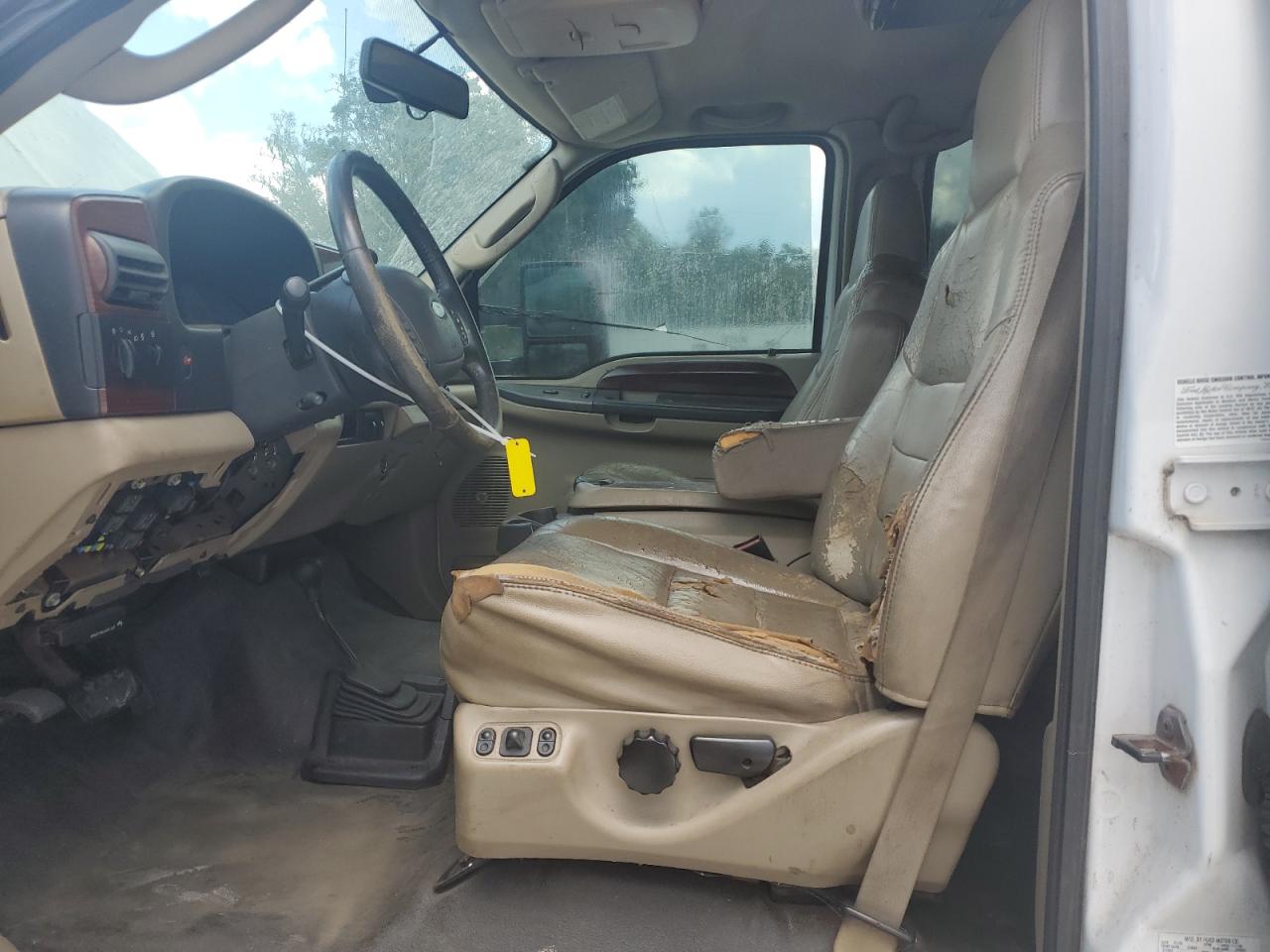 2006 Ford F350 Srw Super Duty White vin: 1FTWW31PX6ED88842 Damage: Left Front Seat Cushion, Torn, > 12 Inches