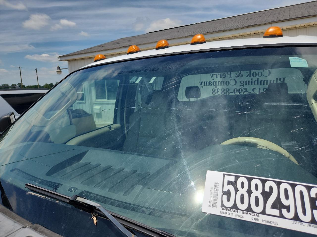 2008 Ford F350 Srw Super Duty White vin: 1FTWW31R58ED74299 Damage: Windshield, Broken, Replacement Required