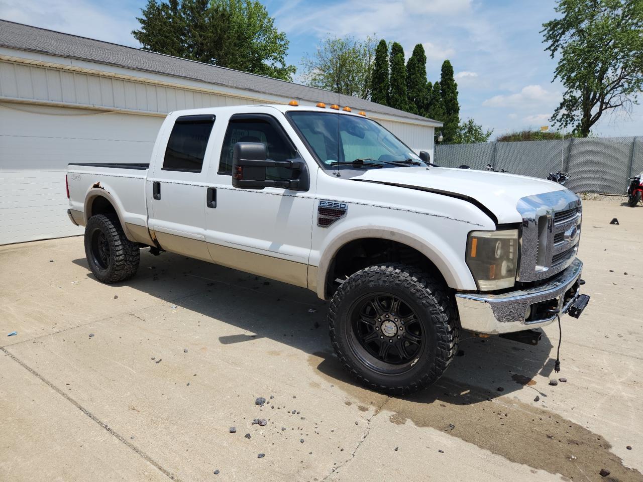 2008 Ford F350 Srw Super Duty White vin: 1FTWW31R58ED74299 Damage: Right Rear Door, Dent(S) W/ Paint Dmg, 3 To 4 Inches