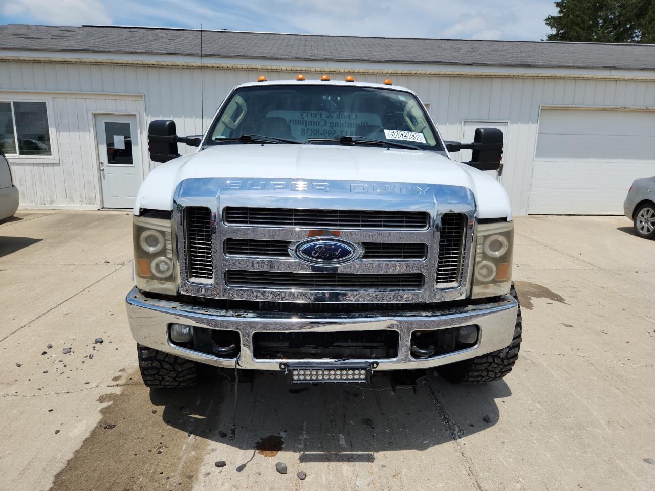 2008 Ford F350 Srw Super Duty White vin: 1FTWW31R58ED74299 Damage: Front Metal Bumper Chrome, Dent(S) W/No Paint Dmg, 1/2 To 1 Inch