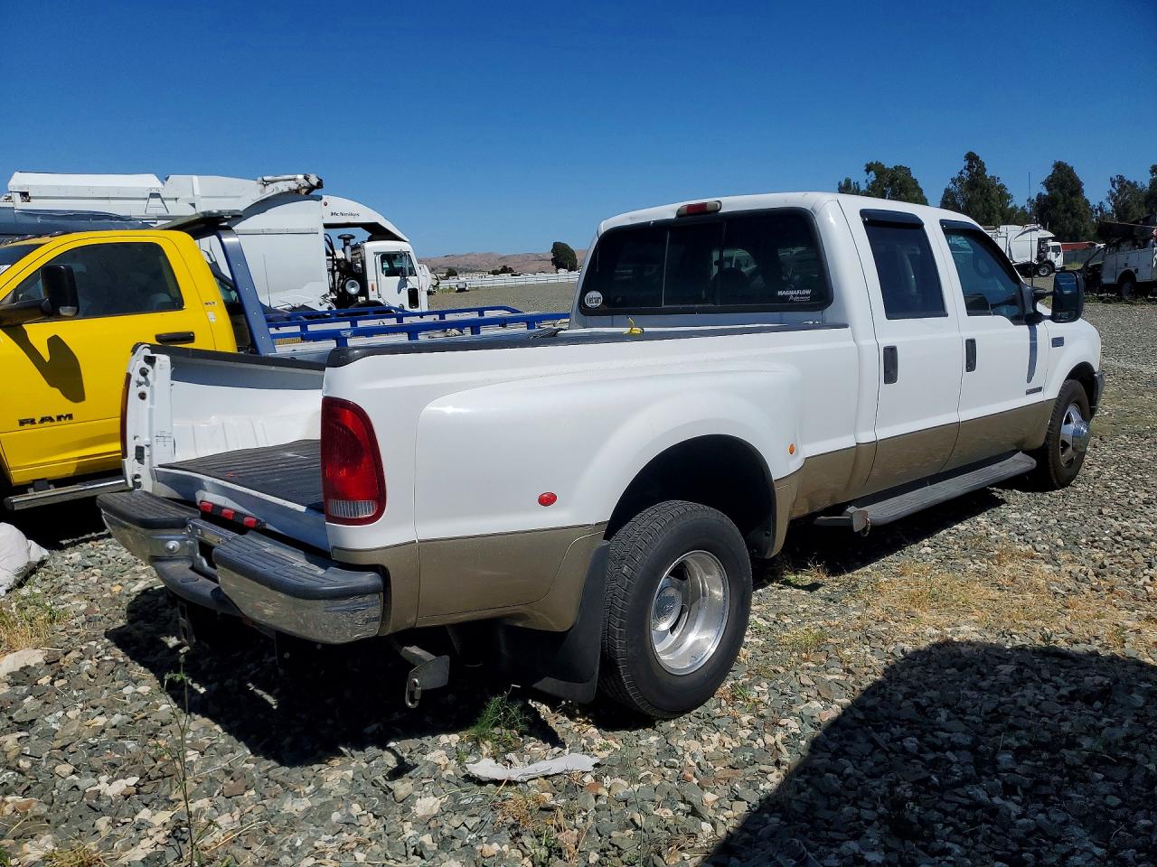 2000 Ford F350 Super Duty White vin: 1FTWW32F4YEC27718