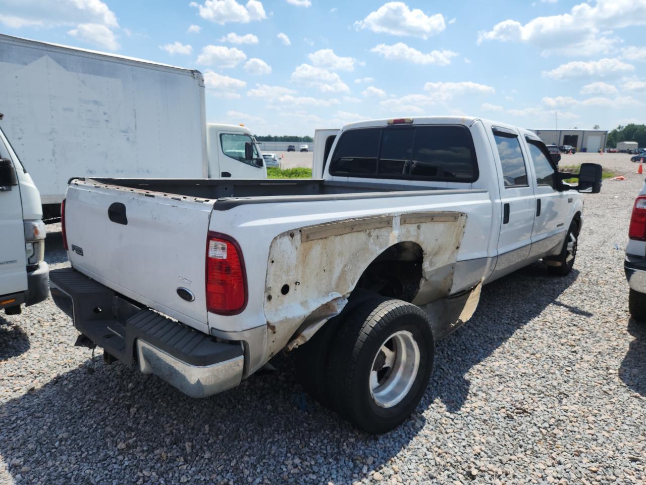 2002 Ford F350 Super Duty White vin: 1FTWW32F82EA85476