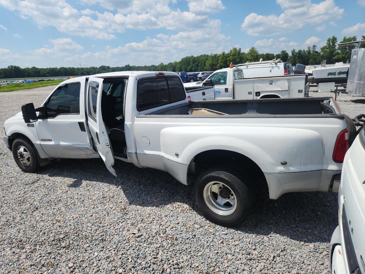 2002 Ford F350 Super Duty White vin: 1FTWW32F82EA85476