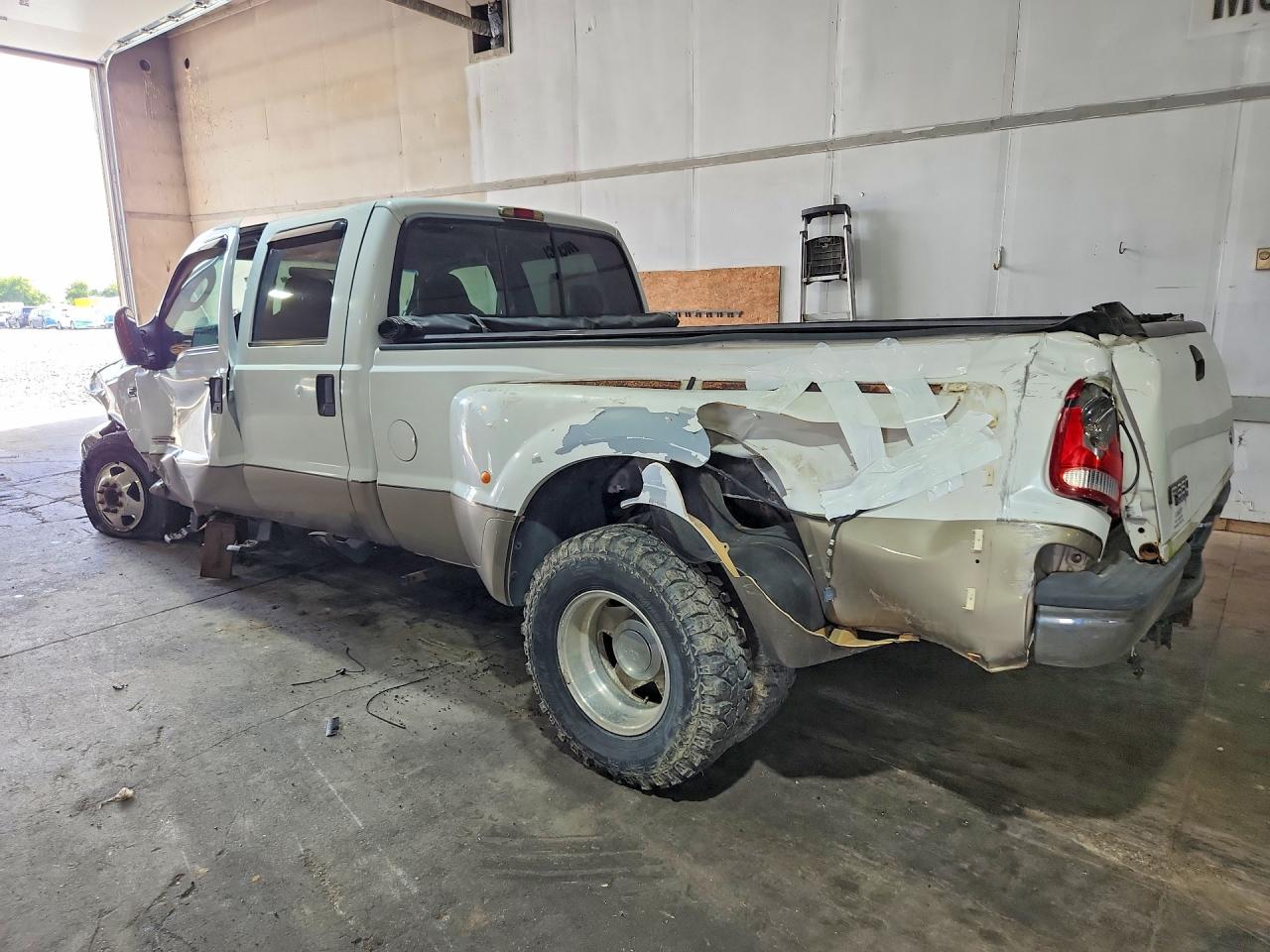 2004 Ford F350 Super Duty White vin: 1FTWW32P34EC27065
