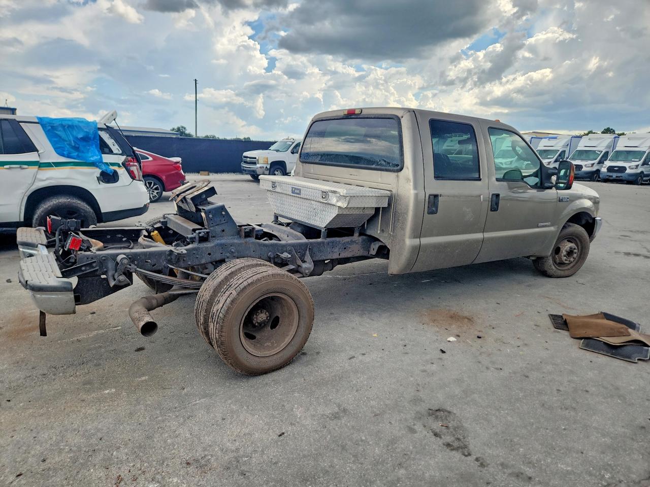 2004 Ford F350 Super Duty Tan vin: 1FTWW32P44EB04830