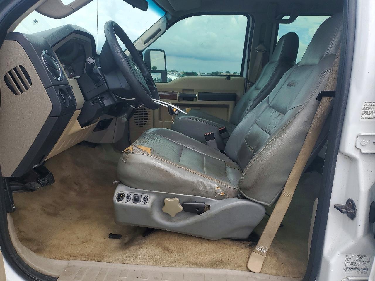 2008 Ford F350 Super Duty White vin: 1FTWW32R08EC90812