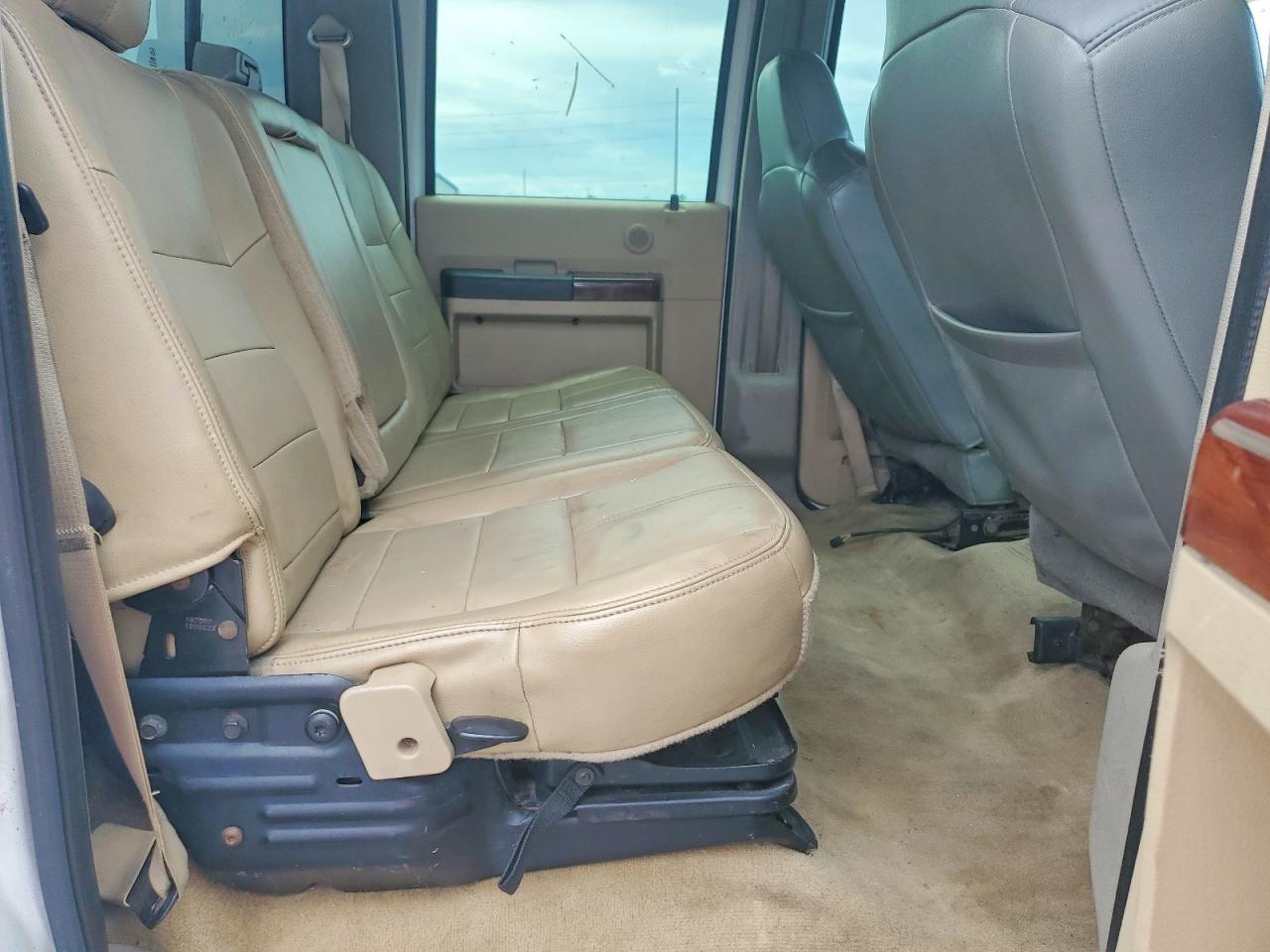 2008 Ford F350 Super Duty White vin: 1FTWW32R08EC90812