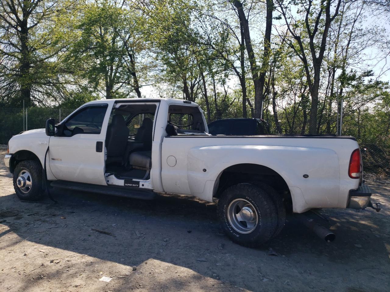 2002 Ford F350 Super Duty White vin: 1FTWW33F42EB14633
