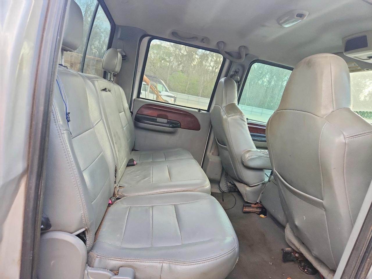 2005 Ford F350 Super Duty Silver vin: 1FTWW33P55ED37860